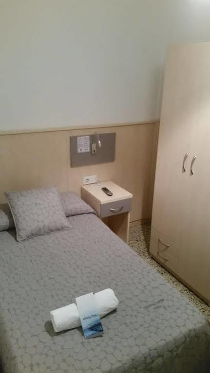 Hostal Badalona Exterior photo