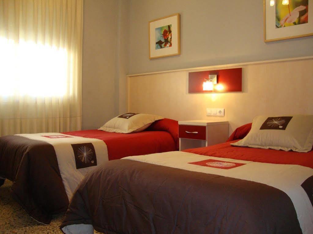 Hostal Badalona Exterior photo